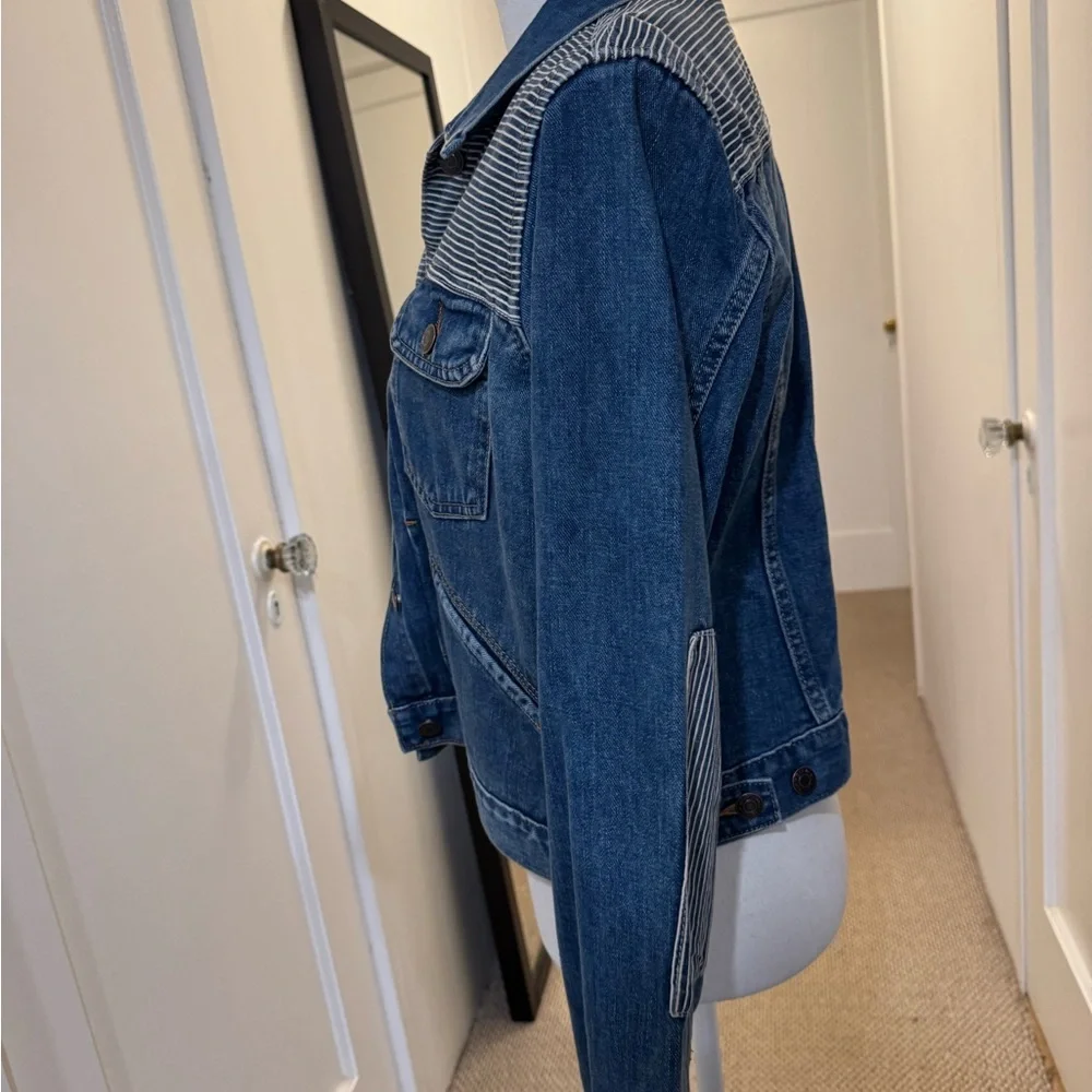 Gap Blue Lightweight Denim Jacket with Pointed Collar and Standard Fit - Picture 5 of 10